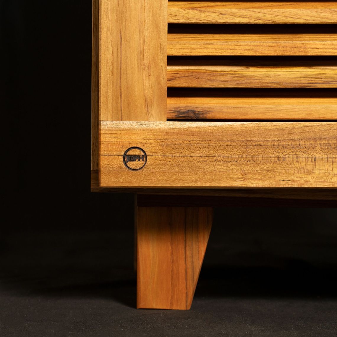 Sabat Louver Teak Custom Closet